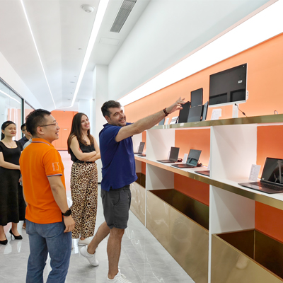 Supplier of laptops to the insurance industry in Spain